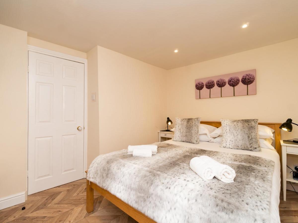 Pass The Keys Lovely 1 Bed Apartment With Free Parking Bath Kültér fotó