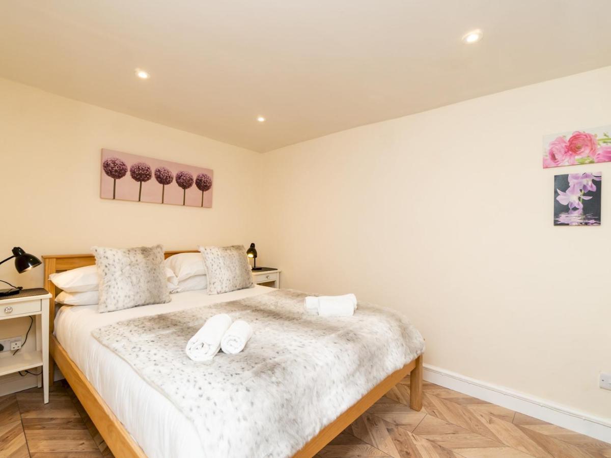 Pass The Keys Lovely 1 Bed Apartment With Free Parking Bath Kültér fotó