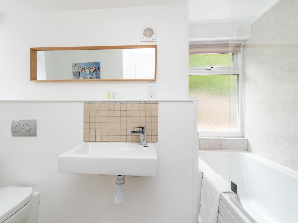 Pass The Keys Lovely 1 Bed Apartment With Free Parking Bath Kültér fotó