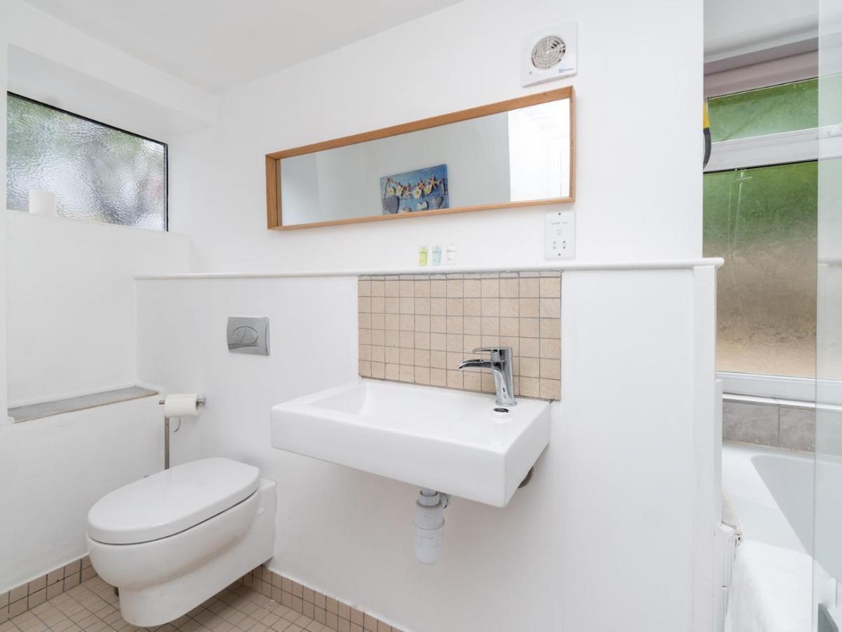 Pass The Keys Lovely 1 Bed Apartment With Free Parking Bath Kültér fotó