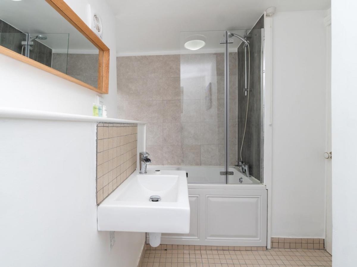 Pass The Keys Lovely 1 Bed Apartment With Free Parking Bath Kültér fotó