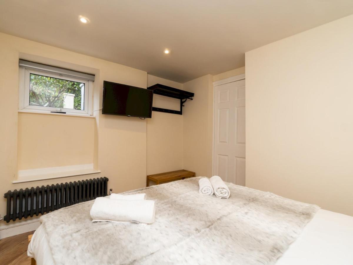 Pass The Keys Lovely 1 Bed Apartment With Free Parking Bath Kültér fotó